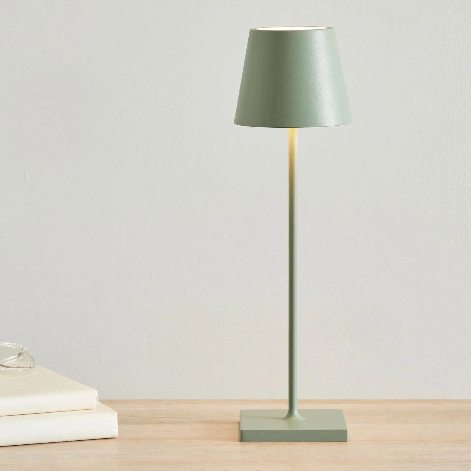 Dimmbar bordlampe – berøringskontroll og lang batterilevetid for hjem og hage