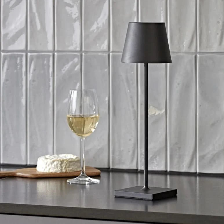 Dimmbar bordlampe – berøringskontroll og lang batterilevetid for hjem og hage
