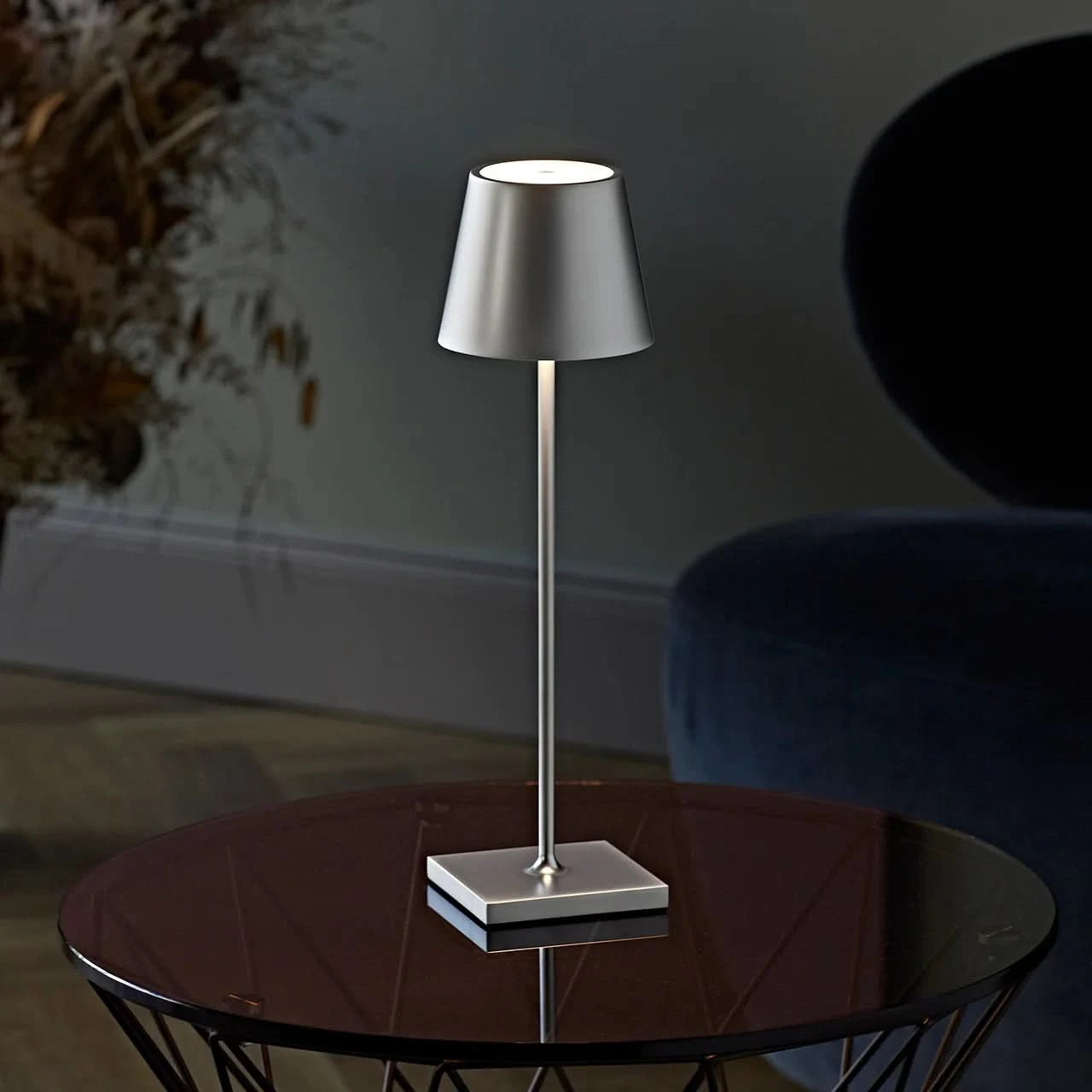 Dimmbar bordlampe – berøringskontroll og lang batterilevetid for hjem og hage