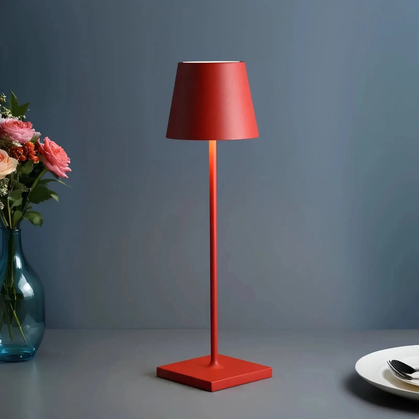 Dimmbar bordlampe – berøringskontroll og lang batterilevetid for hjem og hage 